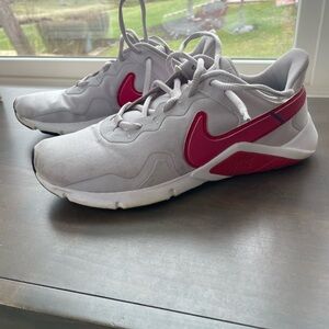 Nike Light Gray Trainers with Bright Pink Swoosh